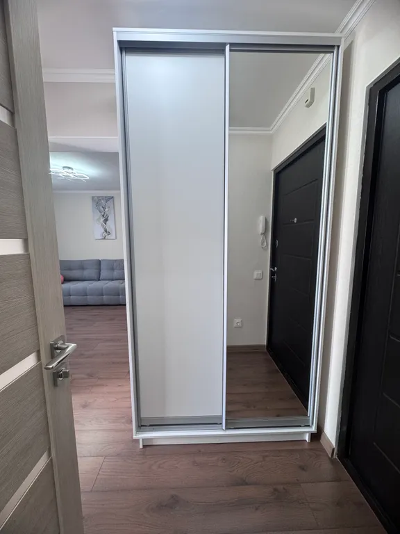 Family Space: квартира с кухней-гостиной для семьи, вид на море и горы