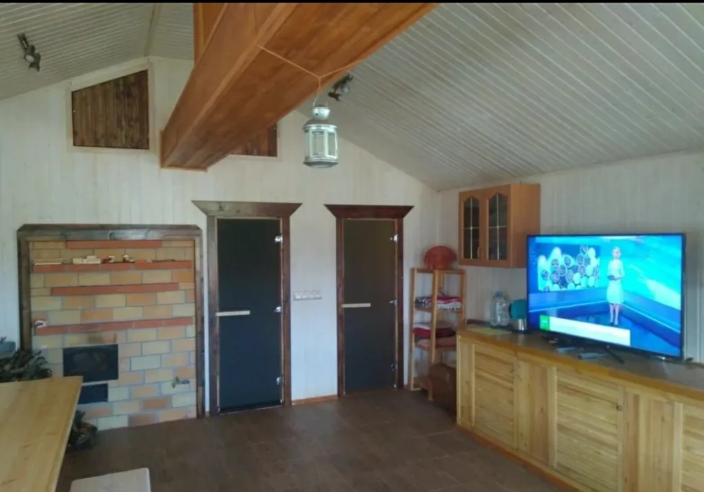 Коттедж Домик с баней на берегу реки Волхвов — Бор