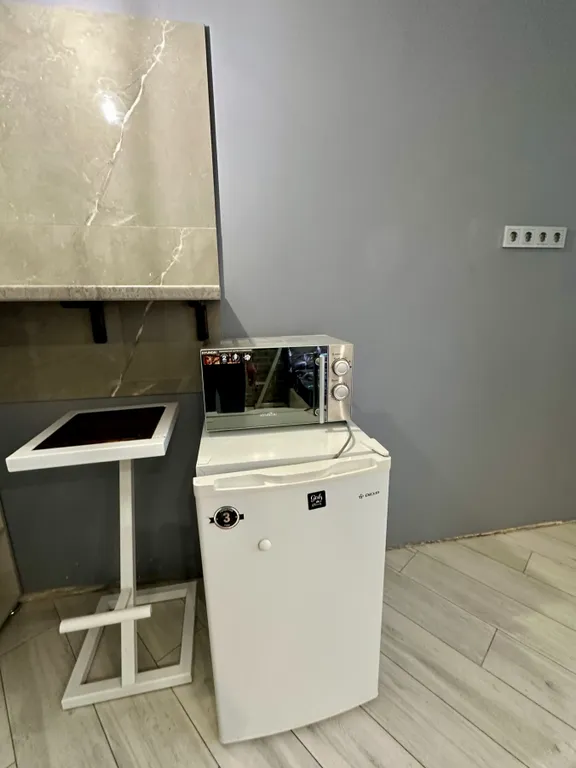 Уютная комната с прекрасным видом на город