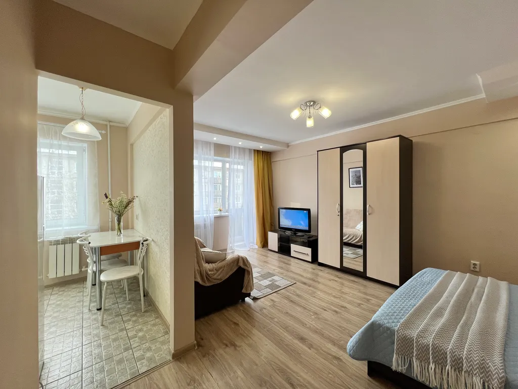 Теплая 1-к кв рядом с жд вокзалом. Не берем оплату за финальную уборку