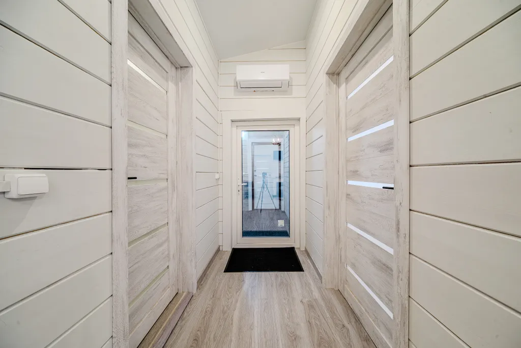 Коттедж Загородный дом с кедровой баней — Светлое