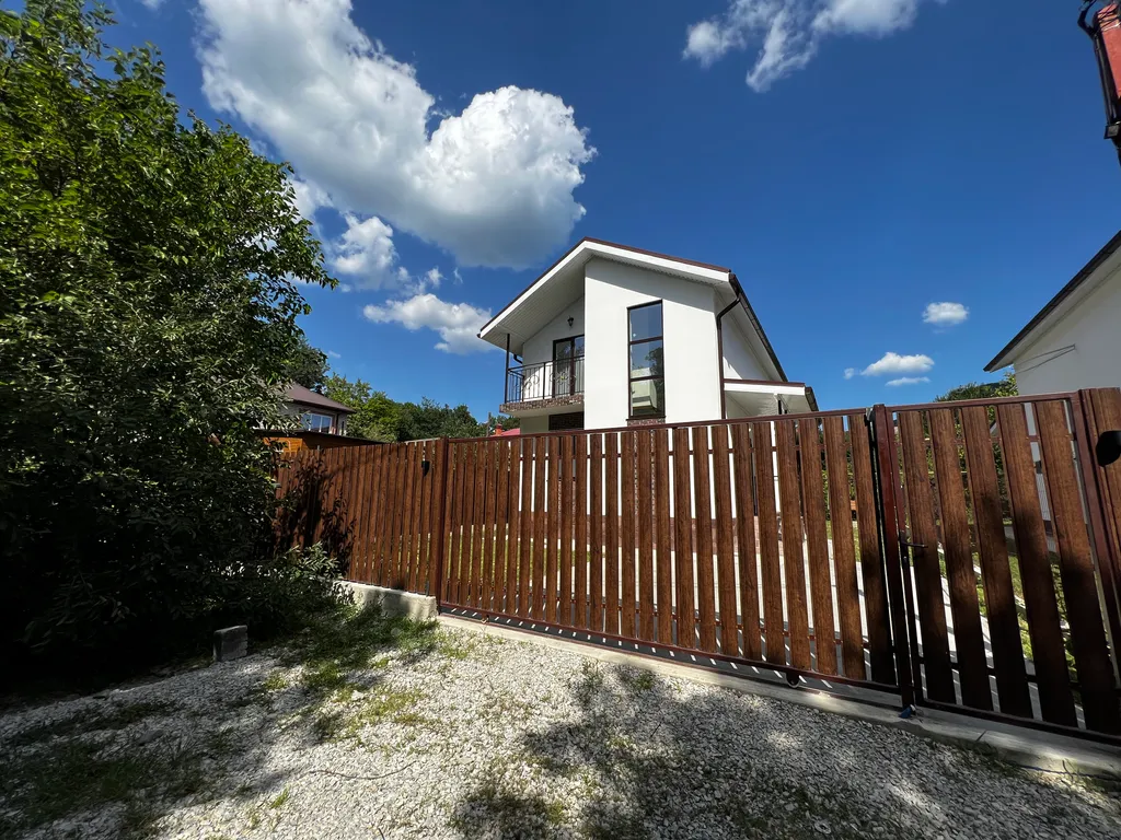 Уютный новый дом недалеко от моря