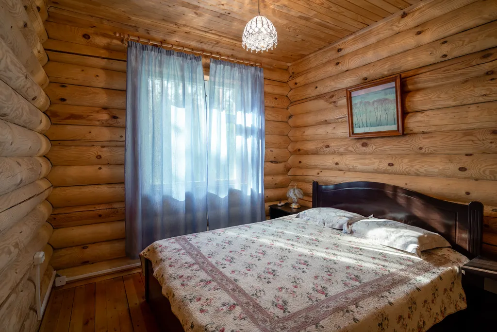 Дом 1 в лесу у реки