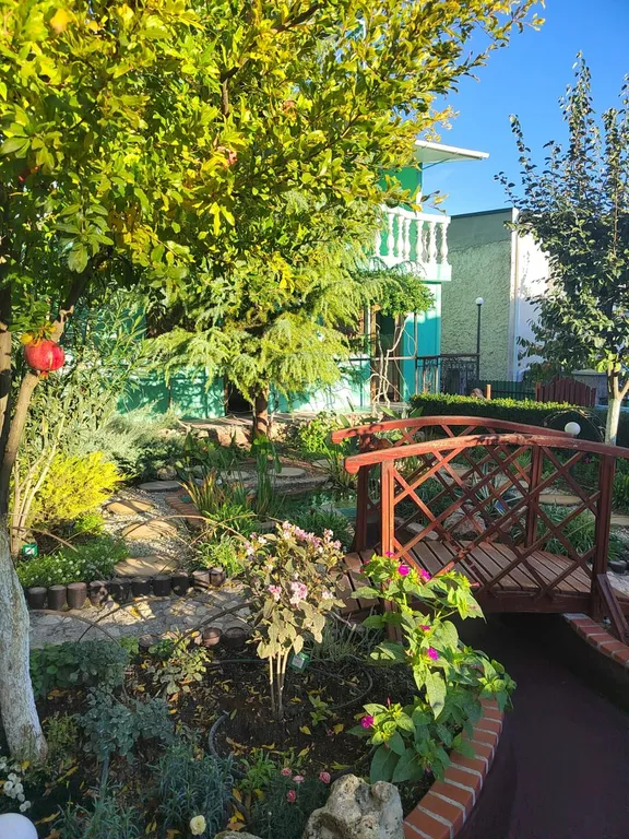 Коттедж Отдельная часть дома с беседкой рядом с парком и пляжем Учкуевка — Севастополь