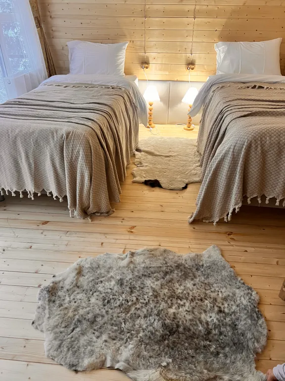 Коттедж в окружении реки,гор и леса