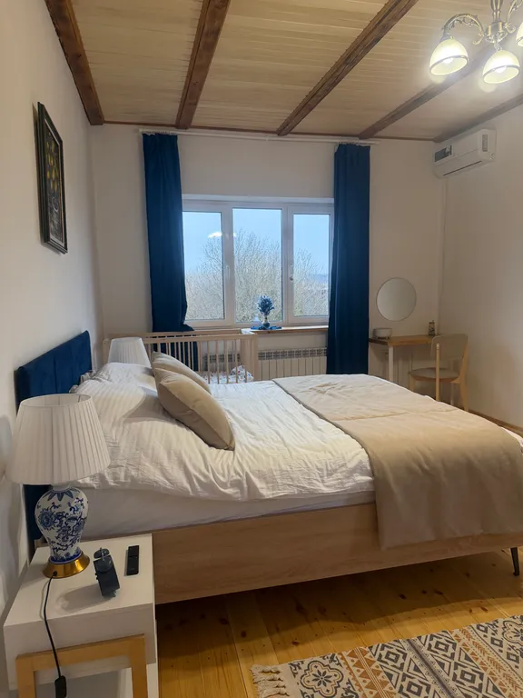 Дом у реки в тихом месте, деревенский стиль, веранда, мангал