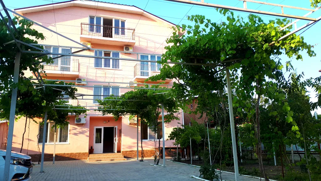 "Номер улучшенный с видом на горы"