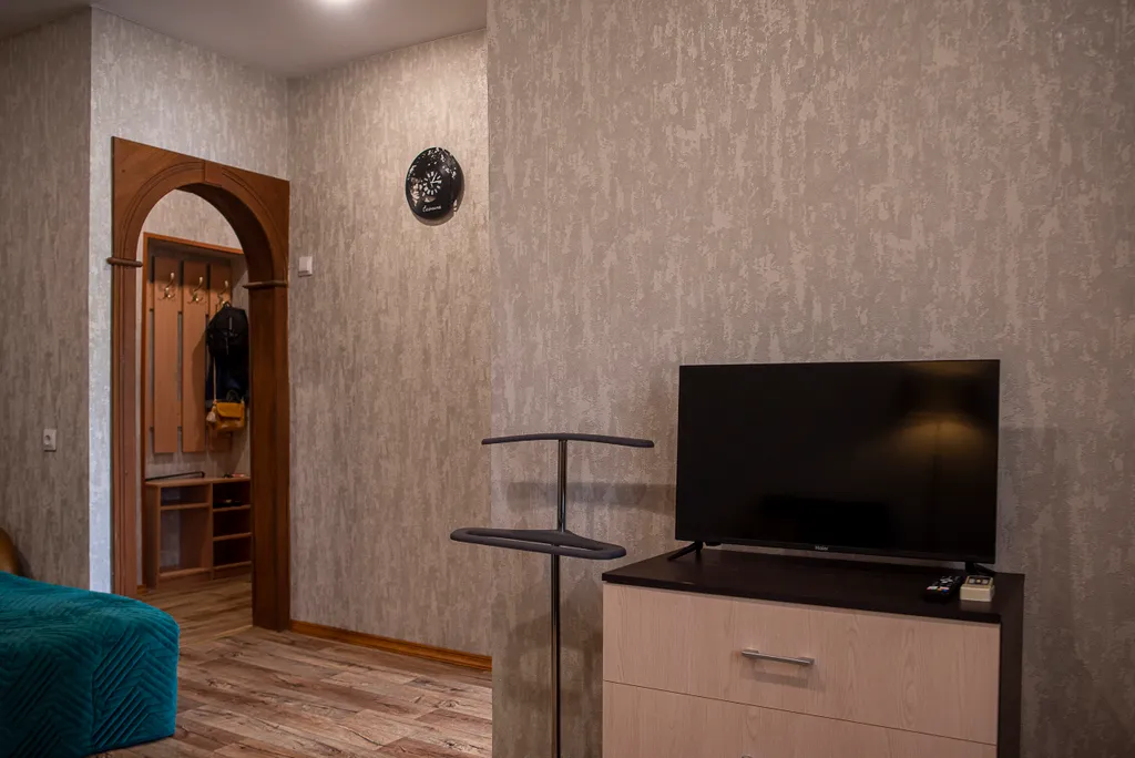 Центрее не бывает! Сразу за памятником ленина в стиле есенинская русь