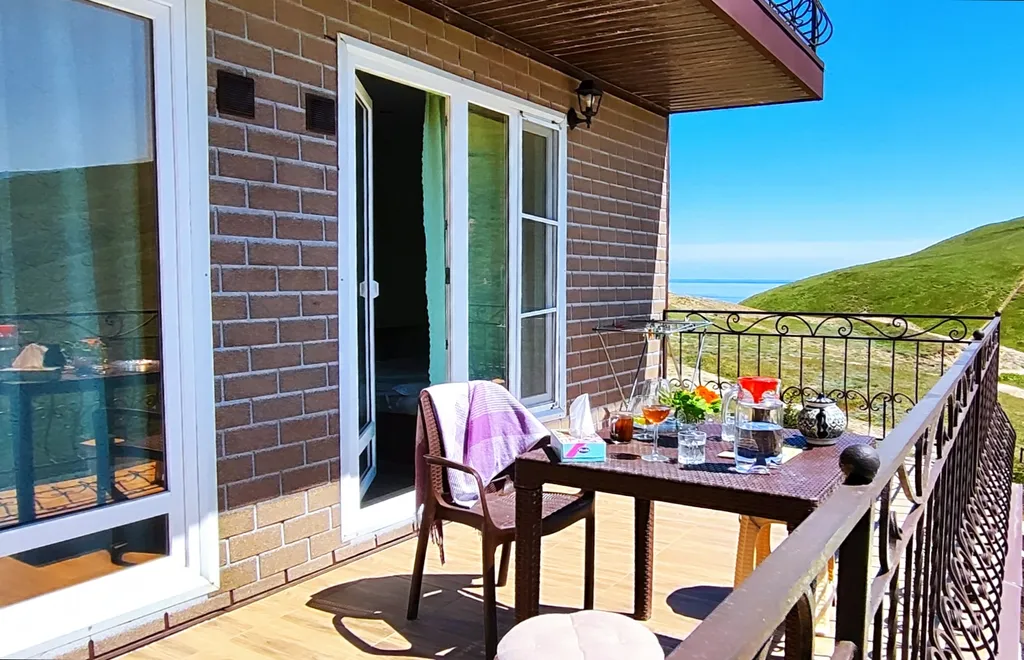 Апартаменты у моря с большой террасой, панорамным видом на море и горы