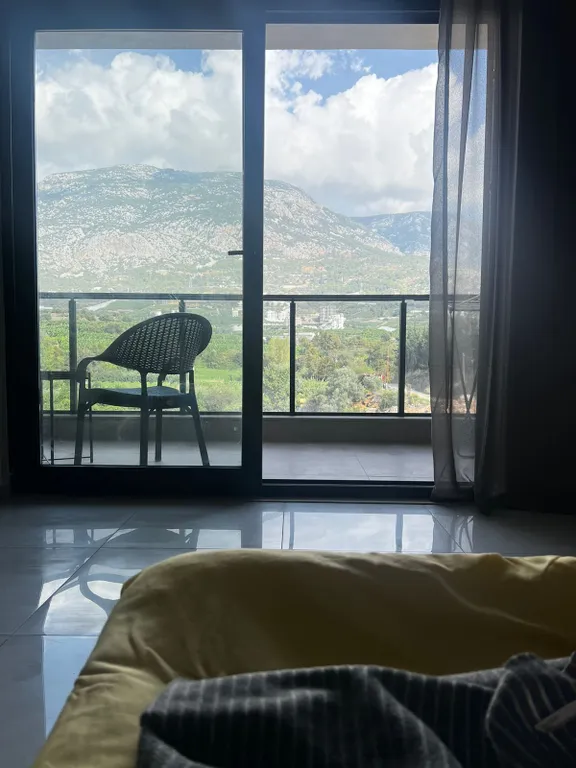 Студия с видом на горы