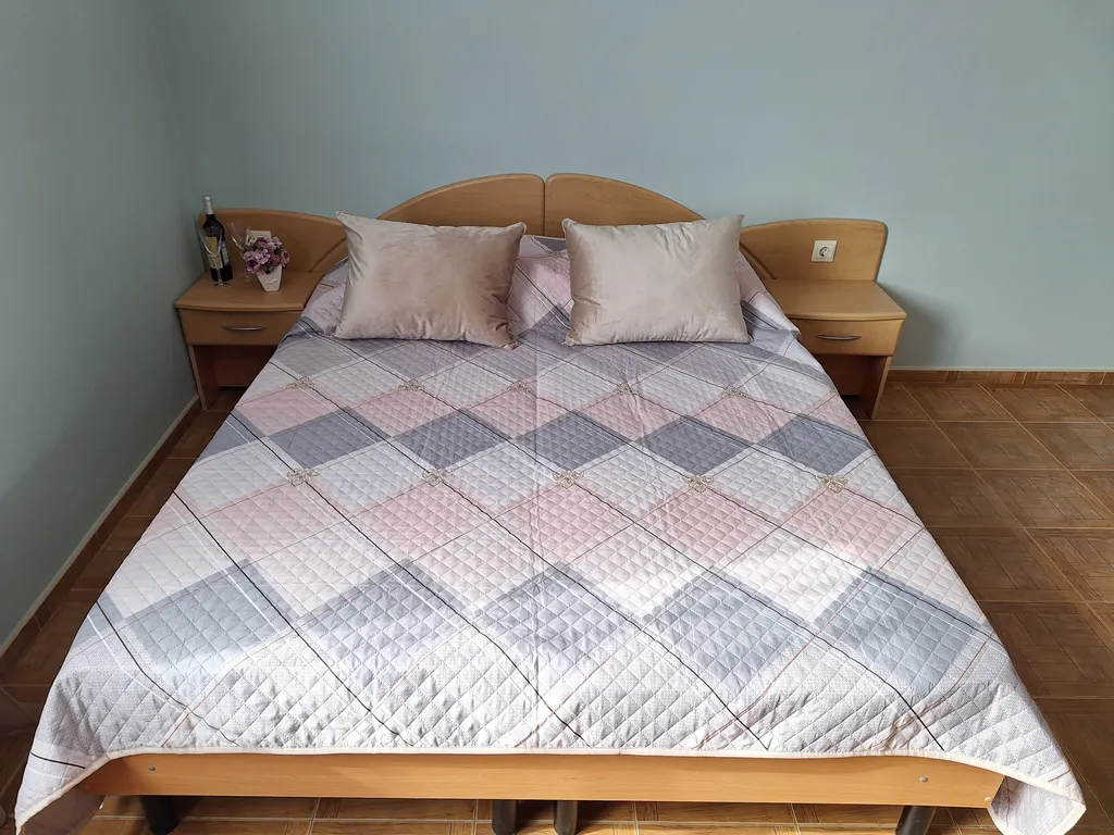 Квартира Квартира СТАНДАРТНЫЙ ТРЕХМЕСТНЫЙ 
НОМЕР С ДВУМЕСТНОЙ КРОВАТЬЮ,  КРЕСЛОМ — Геленджик