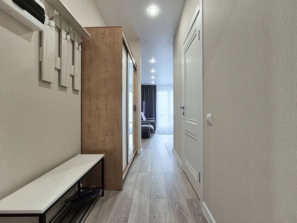 Студия с видом на лес и горы