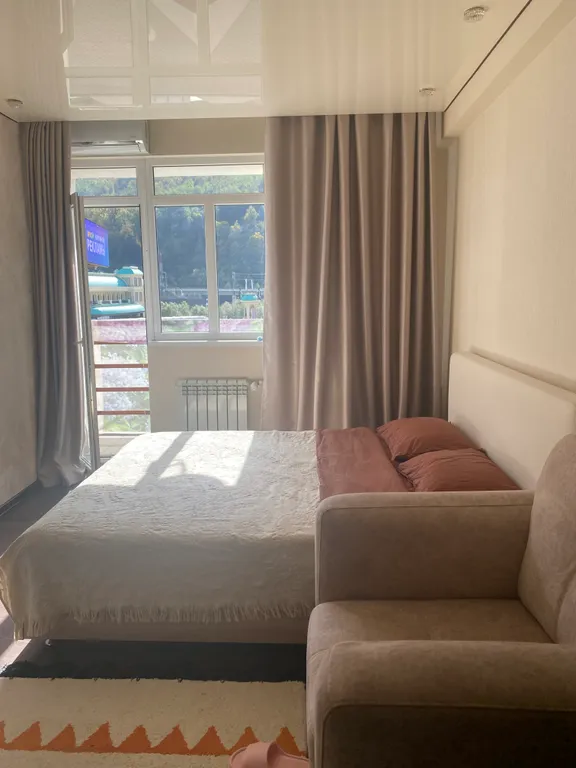 Белые горошины с видом на Marriott, горы, казино