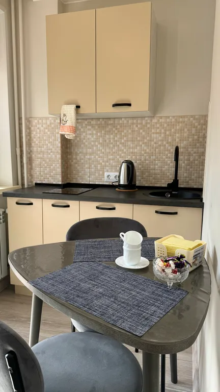 Стильная студия с видом на лес