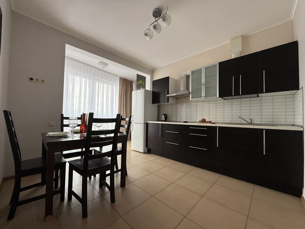 Просторная 2-комнатная квартира с шикарным видом на горы, город и море