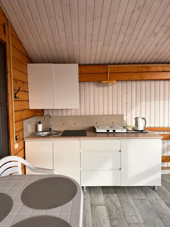 Коттедж Апартаменты с видом на море Комната 35 кв.м, кухня-веранда 18 кв.м. — Кучугуры