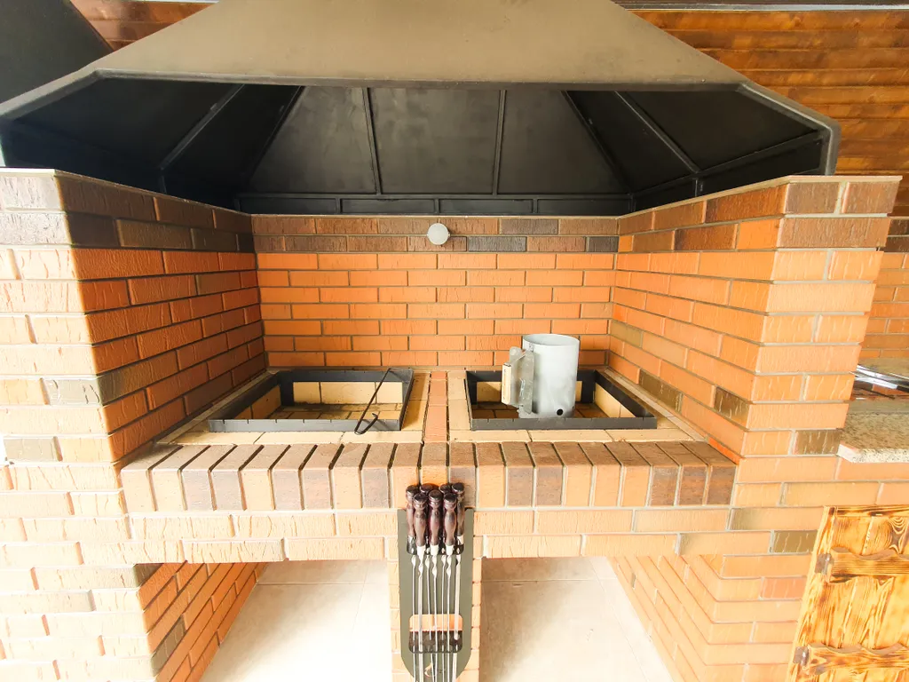 Отдельный дом с благоустроенным двором возле азовского моря