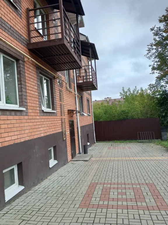 Квартира центре города на цокольном этаже с парковкой