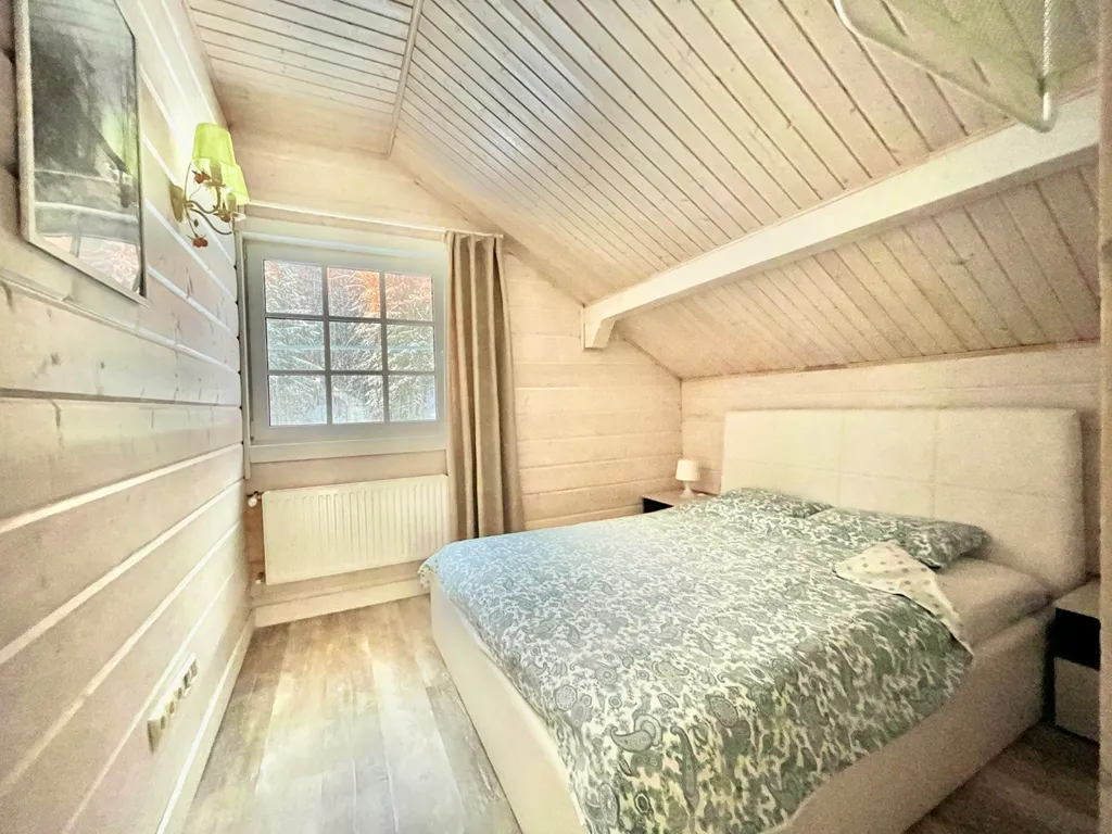 Коттедж с 4 спальнями, сауной и камином