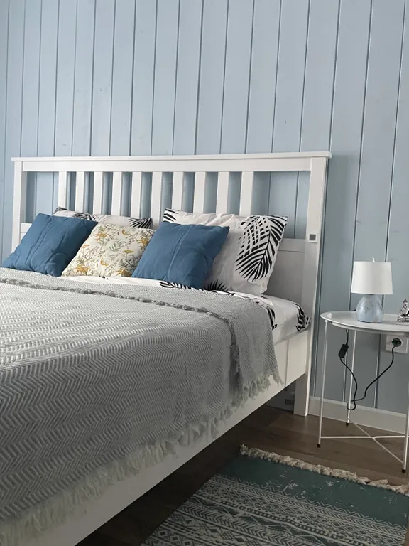 Уютный дом в окружении леса