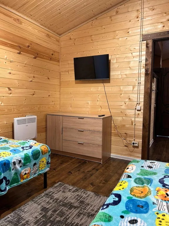 Домик около озера