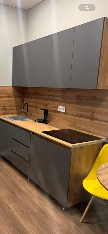 Уютная новая квартира с дизайнерским ремонтом с изолированной спальней