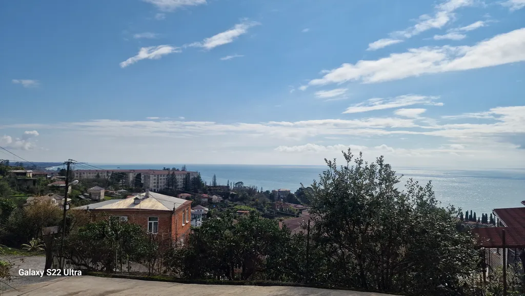 Коттедж Второй этаж дома с прекрасным видом на море и город — Сухум