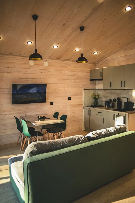 Уютный дом на берегу озера