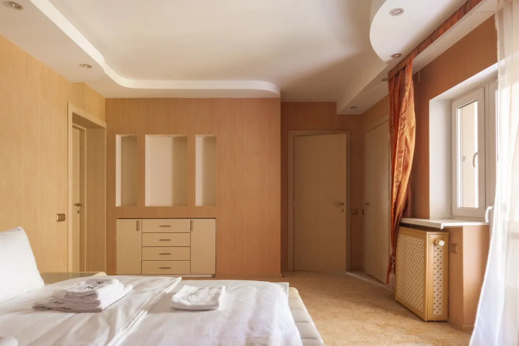 Загородный дом с бассейном, сауной и собственным лесом на участке