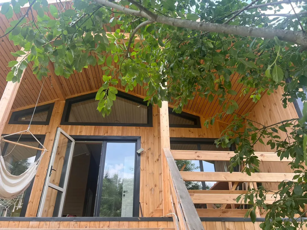 Просторный дом с баней и чаном