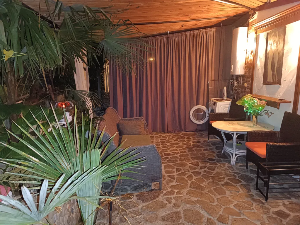 Коттедж Дом с террасой и отдельным входом — Мамайский Перевал