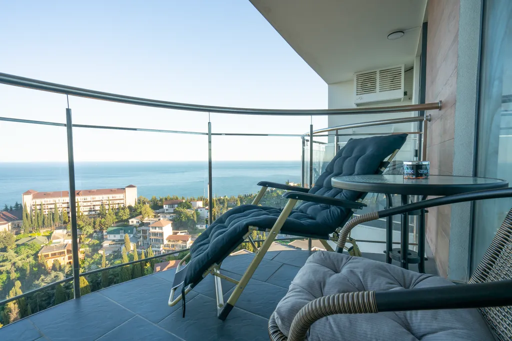 Дизайнерская студия Ls-steel love с видом на море с 13 этажа