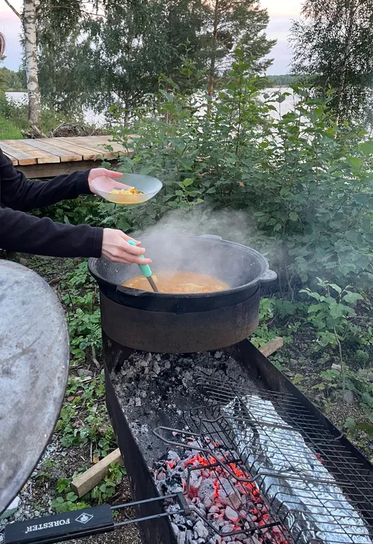 Уютный и стильный коттедж на берегу озера