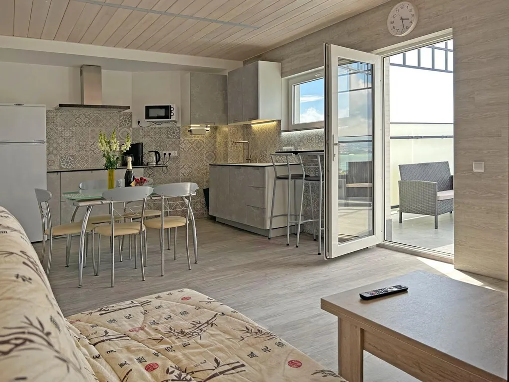 Шестиместный апартамент с террасой