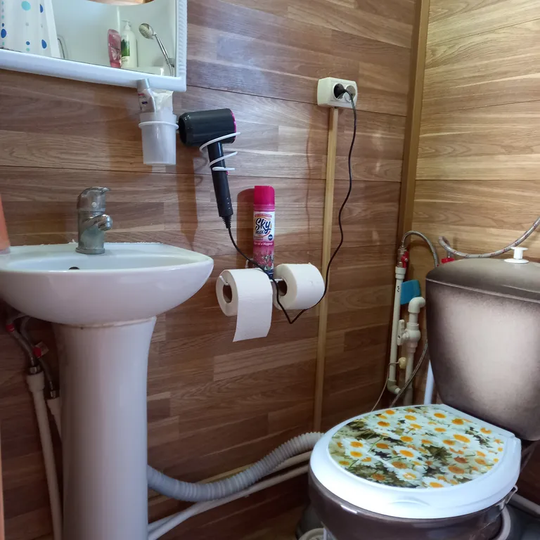 Отдых в уютном, уединенном домике на 6 сотках.