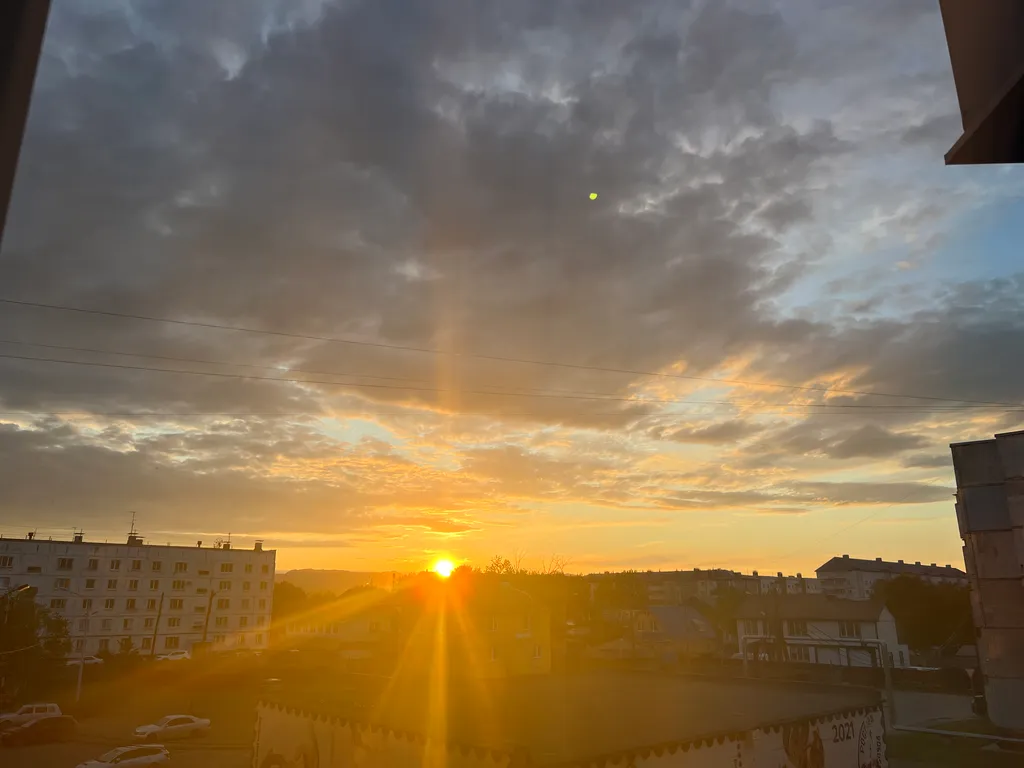 Комфортная квартира в новом доме с видом на закат