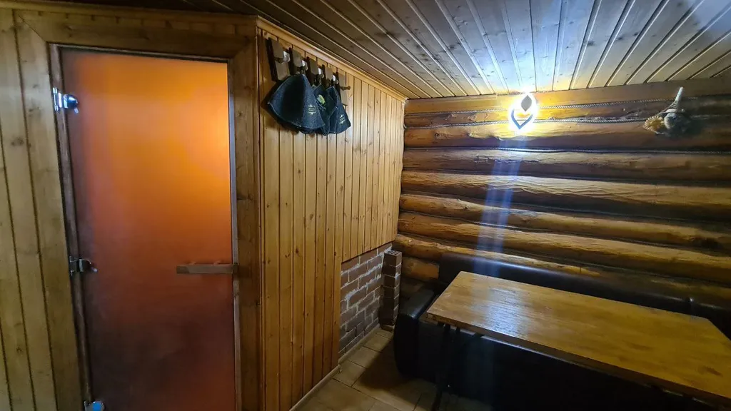 Коттедж с баней и бассейном-купелью в уникальном месте