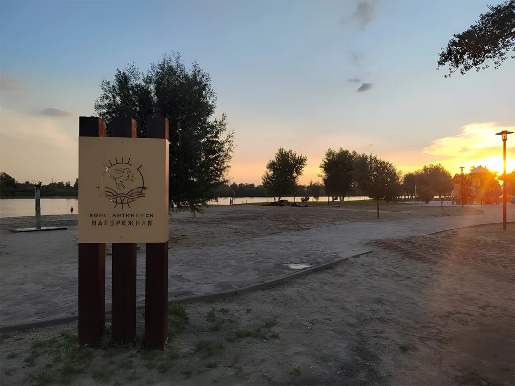 Большой уютный дом с камином и зоной для посиделок во дворе