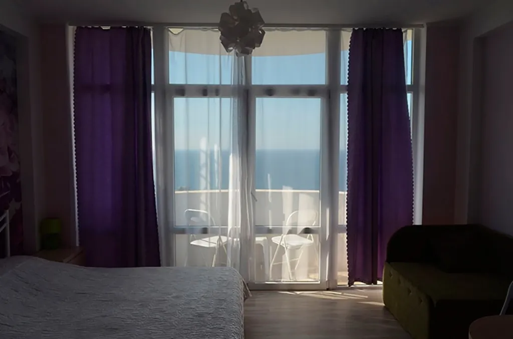 Видовая Квартира-студия на троих в Мисхоре с балконом у моря