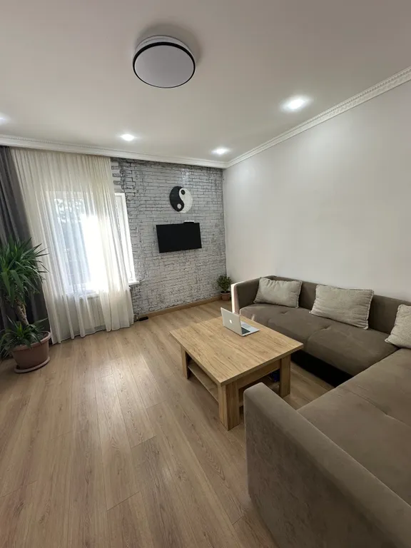 Коттедж Большой уютный дом со своим садом — аренда посуточно в Ереван