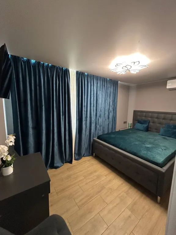 Уютная двухкомнатная квартира у моря, в центре города