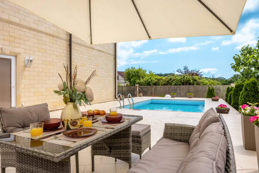 Уникальная вилла Васту с теплым бассейном и 6 спальнями