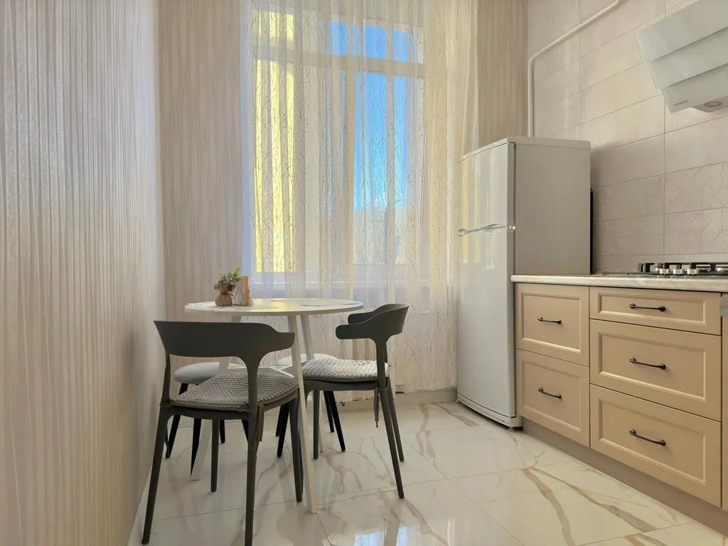 Квартира рядом с Лопатинским садом и крепостной стеной