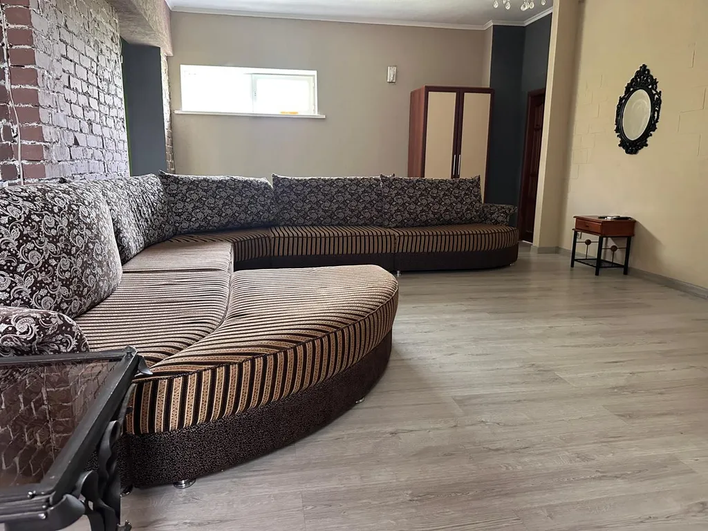 Большой дом с баней, бассейном, мангалом и парковкой