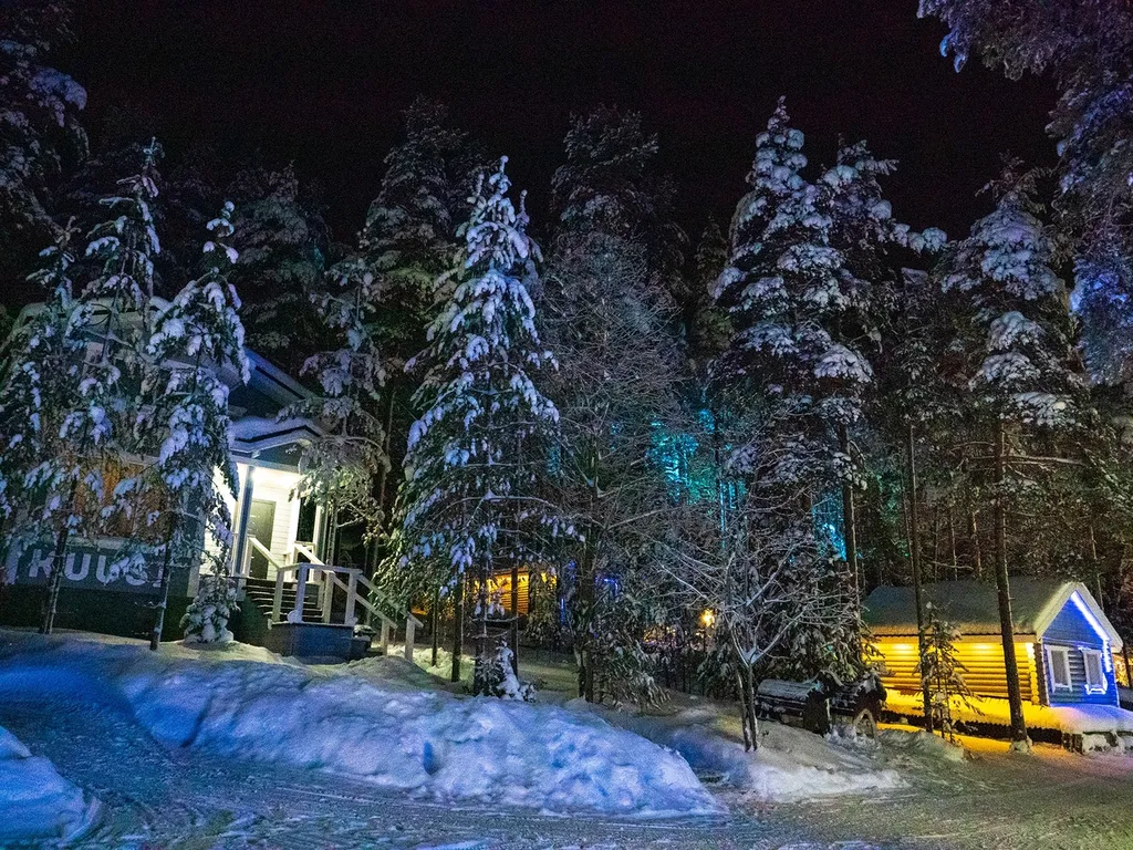 Уютный и просторный коттедж в сосновом бору на берегу озера