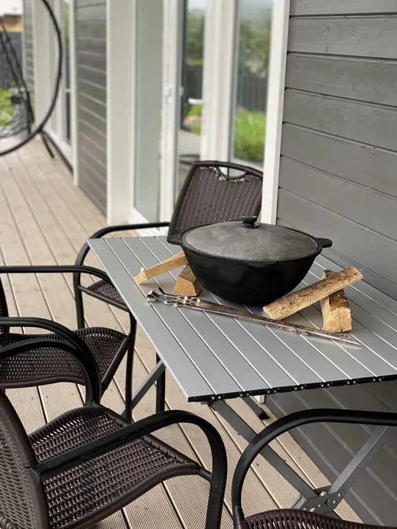 Отдых на берегу озера с видом на горнолыжный курорт и сауной в доме