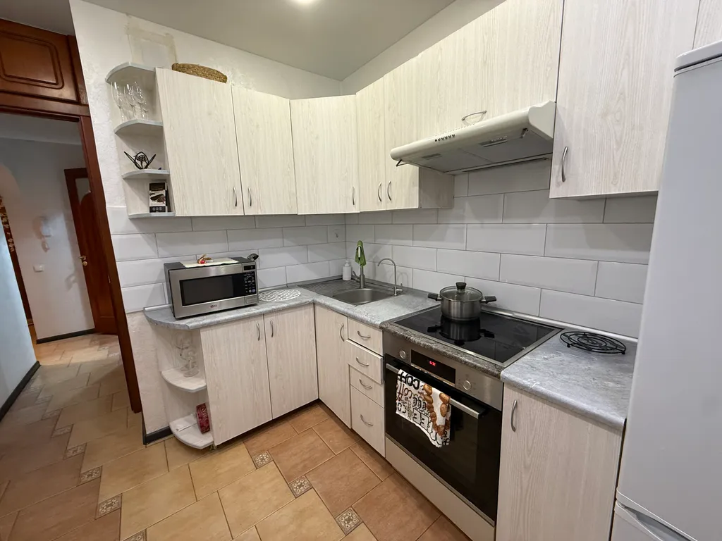 Комната в карибском стиле в трёхкомнатной квартире