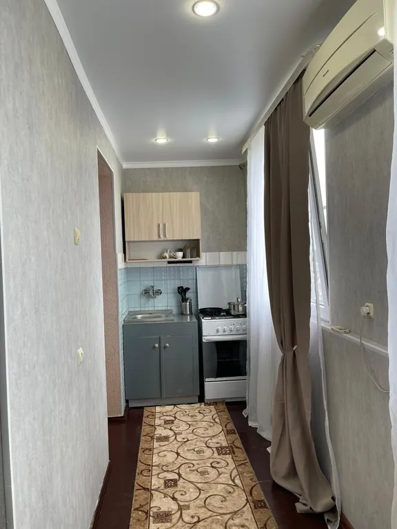 Двухкомнатная квартира в центре Пицунды