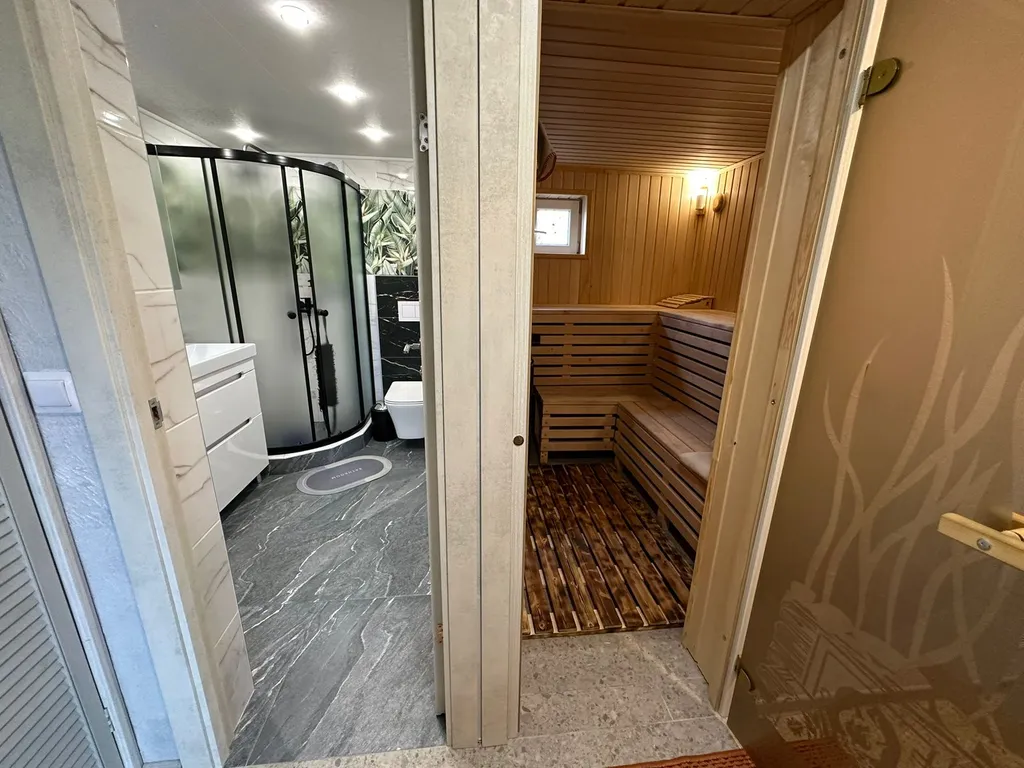 Домик у моря и озера