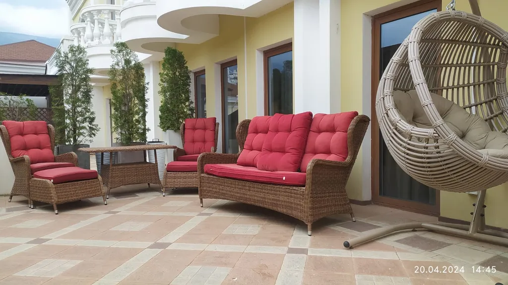 Aпаpтaмeнт c баcсейном и теpрaсой нa набеpeжной